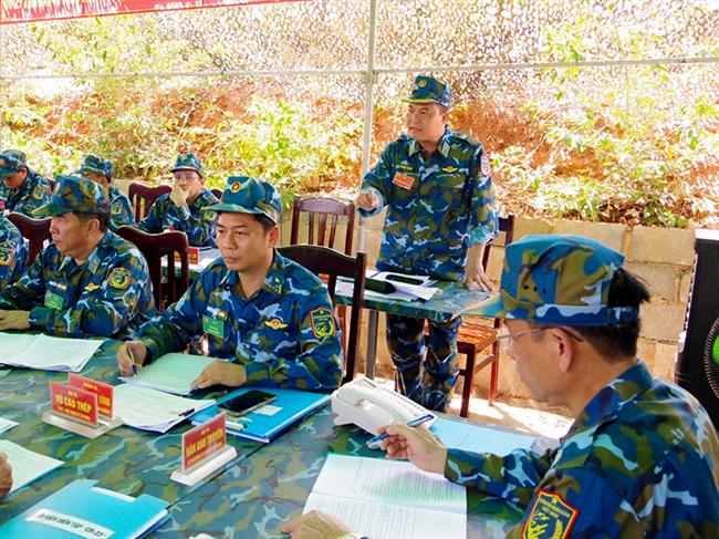 su-doan-377-to-chuc-dien-tap-chi-huy-tham-muu-1-ben-2-cap-tren-ban-do-co-mot-phan-thuc-binh