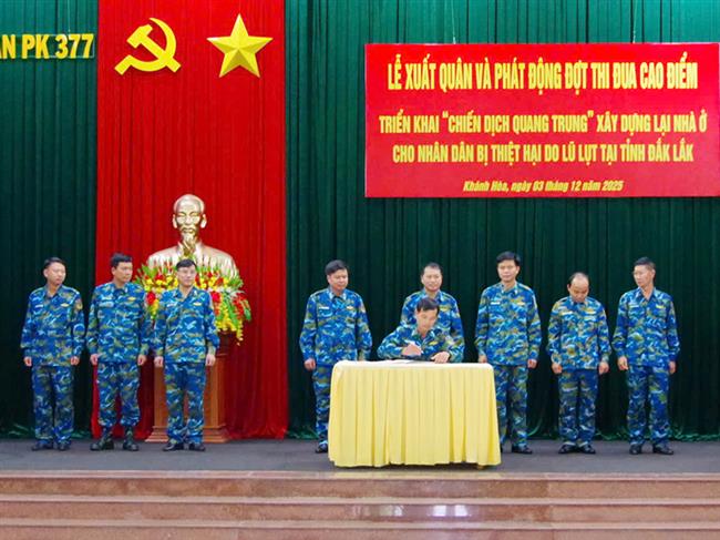 su-doan-377-to-chuc-le-xuat-quan-va-phat-dong-dot-thi-dua-cao-diem-trien-khai-“chien-dich-quang-trung”-xay-dung-lai-nha-o-cho-nhan-dan-bi-thiet-hai-do-lu-lut-tai-tinh-dak-lak