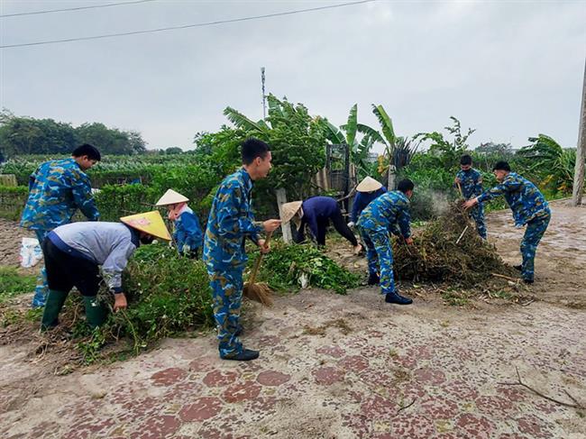 su-doan-khong-quan-371-giup-nhan-dan-ve-sinh-moi-truong