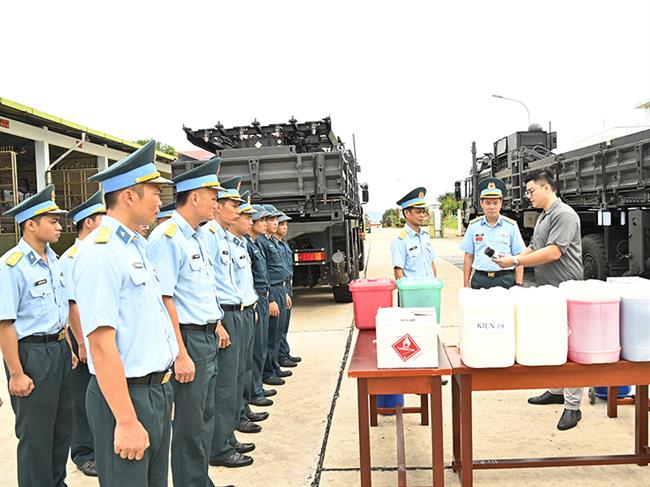 su-dung-cong-nghe-nano-de-bao-ve-vu-khi-trang-bi-ky-thuat