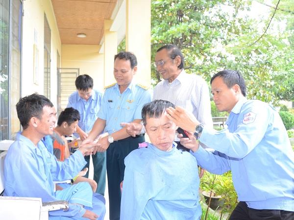 tam-long-cua-nhung-nguoi-linh-tho-nha-may-a32