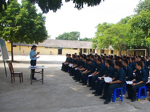 tang-cuong-cong-tac-giao-duc-dinh-huong-tu-tuong-cho-bo-doi-khong-de-bi-loi-keo-vao-cac-hanh-vi-vi-pham-phap-luat