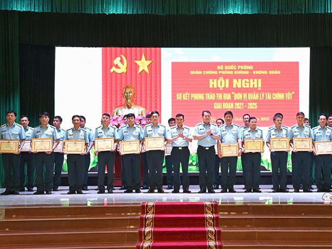 tao-nen-tang-vung-chac-xay-dung-quan-chung-“cach-mang-chinh-quy-tinh-nhue-hien-dai”