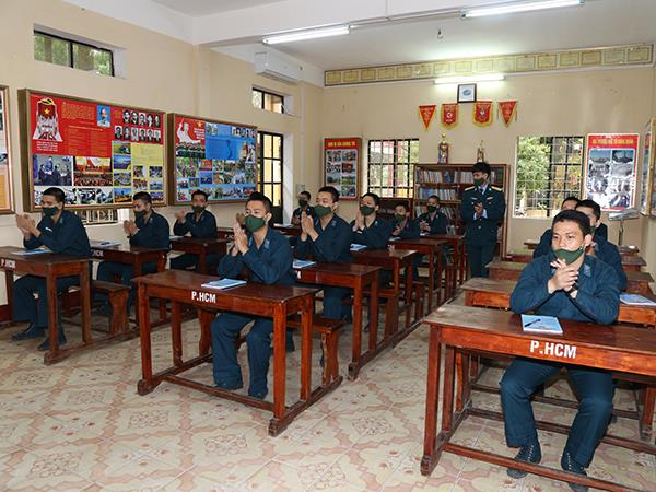 thanh-nien-can-gi-o-nguoi-“thu-linh”-doan