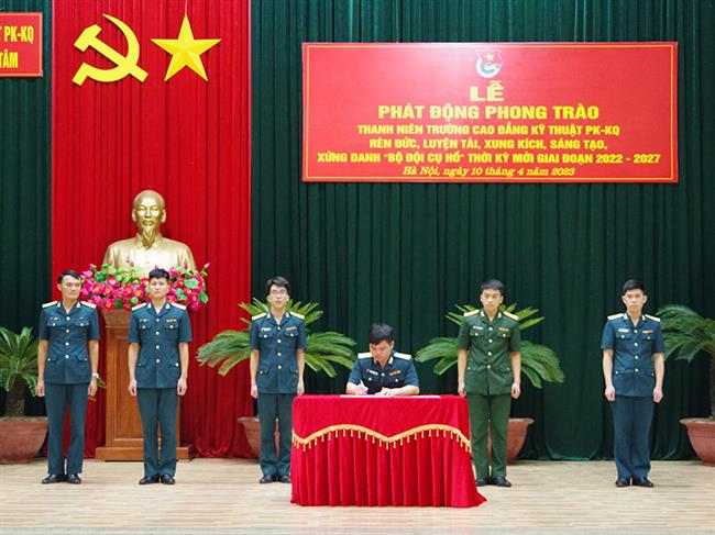 thanh-nien-truong-cao-dang-ky-thuat-pk-kq-ren-duc-luyen-tai-xung-kich-sang-tao-xung-danh-bo-doi-cu-ho-thoi-ky-moi