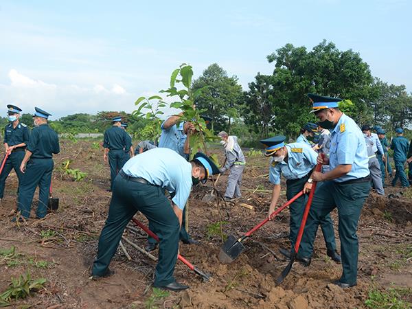 nha-may-a42-huong-ung-“tet-trong-cay-doi-doi-nho-on-bac-ho”-do-tp-bien-hoa-phat-dong