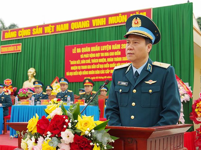 thieu-tuong-bui-duc-hien-pho-tu-lenh-kiem-tham-muu-truong-quan-chung-phong-khong-khong-quan-du-va-chi-dao-le-ra-quan-huan-luyen-trung-doan-260