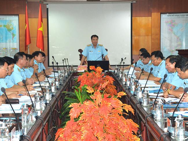 thieu-tuong-bui-thien-thau-pho-tu-lenh-quan-chung-lam-viec-tai-hoc-vien-phong-khong-khong-quan