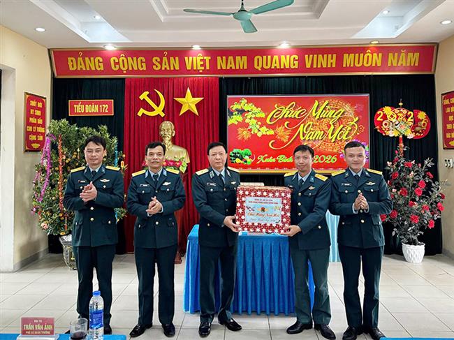 thieu-tuong-pham-van-tinh-pho-tu-lenh-quan-chung-pk-kq-kiem-tra-san-sang-chien-dau-tai-trung-doan-64
