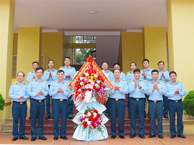 thu-truong-bo-tu-lenh-quan-chung-phong-khong-khong-quan-chuc-mung-hoc-vien-pk-kq-nhan-dip-ky-niem-43-nam-ngay-nha-giao-viet-nam-20-11
