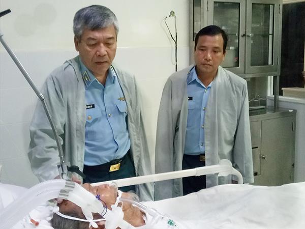 thu-truong-bo-tu-lenh-quan-chung-phong-khong-khong-quan-tham-anh-hung-phi-cong-nguyen-van-bay