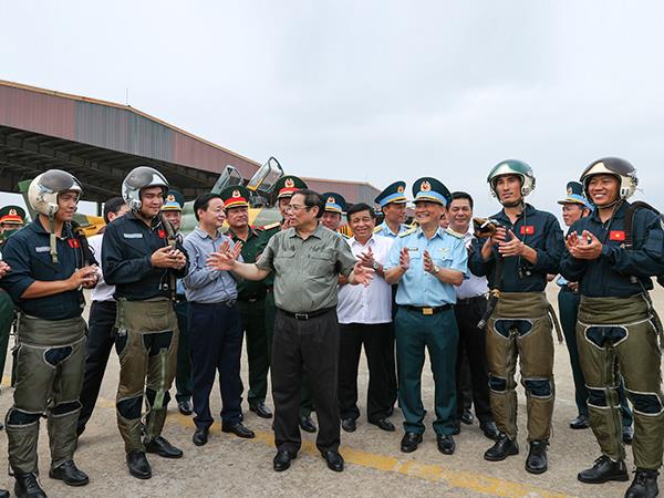 thu-tuong-chinh-phu-pham-minh-chinh-tham-trung-doan-khong-quan-937