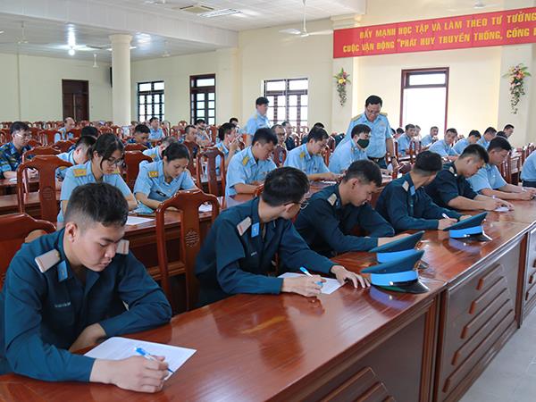thuc-hien-quy-che-dan-chu-o-su-doan-370