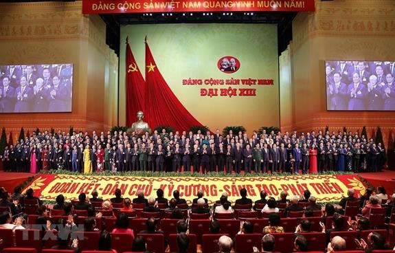 thuc-hien-thang-loi-nghi-quyet-dai-hoi-xiii-cua-dang-vi-dat-nuoc-viet-nam-phon-vinh-hanh-phuc