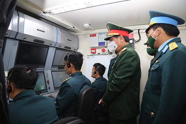 thuong-tuong-le-huy-vinh-thu-truong-bo-quoc-phong-kiem-tra-va-chuc-tet-trung-doan-ten-lua-236