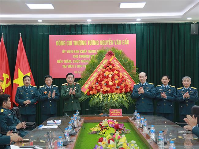 thuong-tuong-nguyen-van-gau-thu-truong-bo-quoc-phong-chuc-mung-vien-y-hoc-phong-khong-khong-quan-nhan-ngay-thay-thuoc-viet-nam-27-2