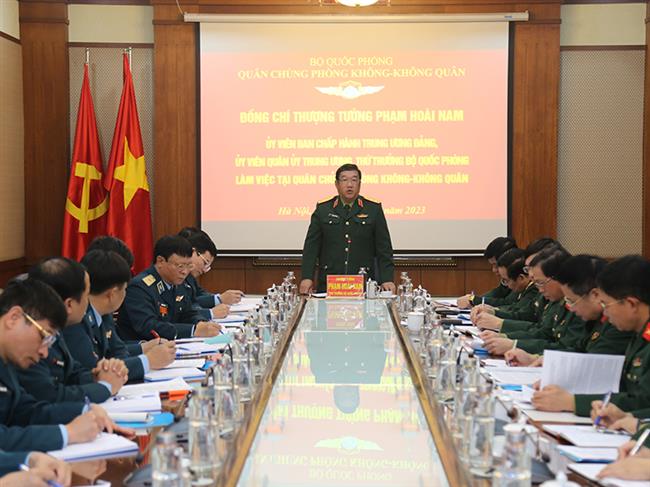 thuong-tuong-pham-hoai-nam-thu-truong-bo-quoc-phong-lam-viec-voi-quan-chung-phong-khong-khong-quan