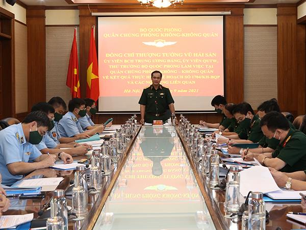 thuong-tuong-vu-hai-san-thu-truong-bo-quoc-phong-lam-viec-voi-quan-chung-phong-khong-khong-quan