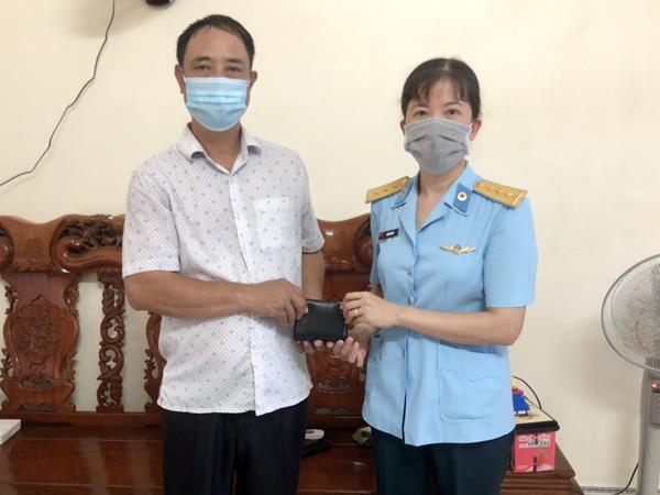 thuong-uy-qncn-tran-thi-mo-tra-lai-cua-roi-cho-nguoi-bi-mat