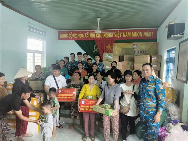 tich-cuc-giup-dan-khac-phuc-hau-qua-mua-lu