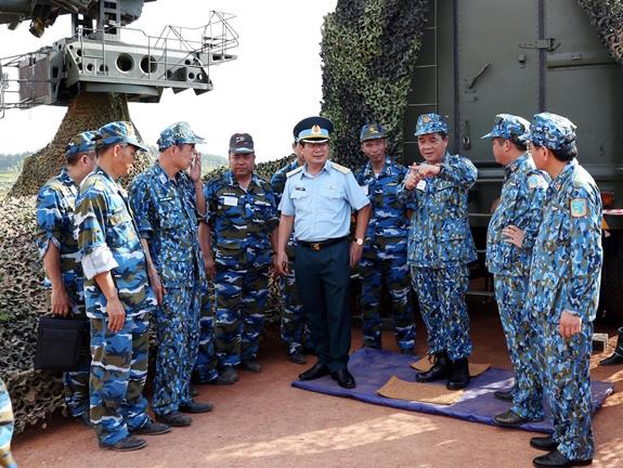 tiep-tuc-xay-dung-luc-luong-phong-khong-khong-quan-vung-manh-ngang-tam-nhiem-vu