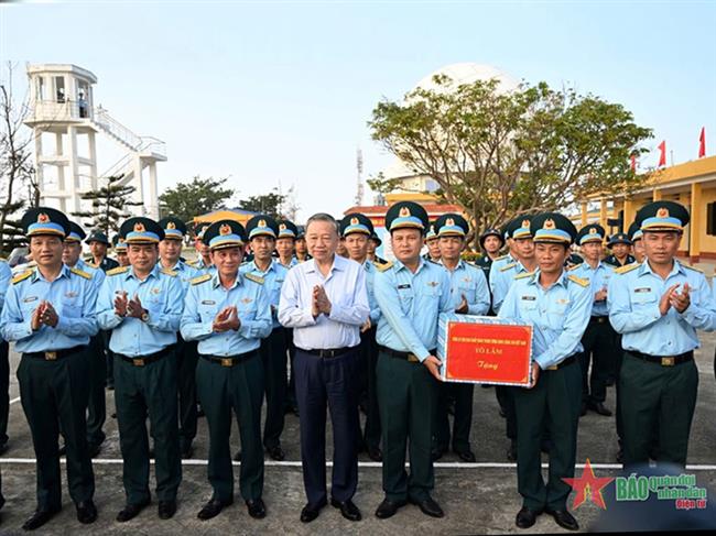 tong-bi-thu-ban-chap-hanh-trung-uong-dang-to-lam-tham-va-kiem-tra-tai-tram-ra-da-27