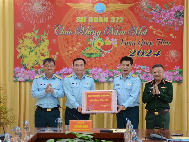tong-cuc-chinh-tri-kiem-tra-chuc-tet-su-doan-372-va-su-doan-375