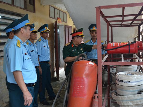 tong-cuc-hau-can-kiem-tra-cong-tac-quan-ly-chat-luong-vat-chat-hau-can-cua-quan-chung-pk-kq