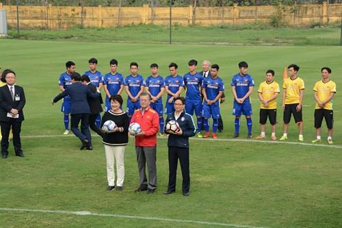 tong-thong-han-quoc-giao-luu-voi-doi-tuyen-u23-viet-nam-va-hlv-park-hang-seo