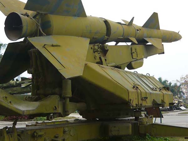 tran-danh-ban-roi-chiec-b-52-dau-tien-tren-bau-troi-ha-noi