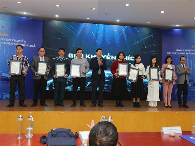 trao-giai-thuong-bao-chi-tuyen-truyen-ve-su-dung-nang-luong-tiet-kiem-va-hieu-qua-nam-2022