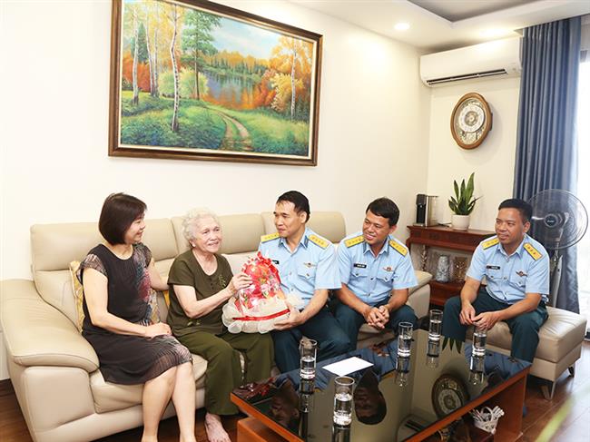 tri-an-nghia-tinh-trach-nhiem-voi-nguoi-co-cong