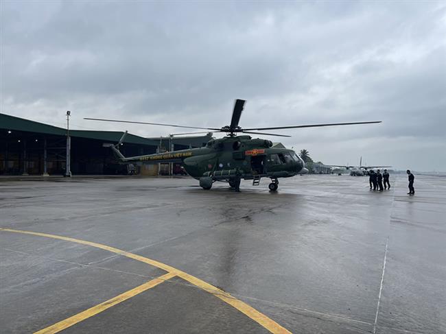 truc-thang-cua-trung-doan-khong-quan-930-san-sang-cat-canh-bay-cuu-ho-cuu-nan-cac-tinh-nam-trung-bo