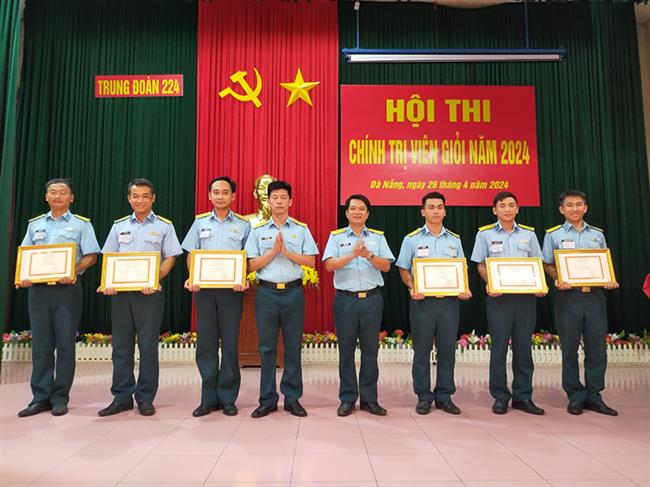 trung-doan-224-to-chuc-hoi-thi-chinh-tri-vien-gioi-nam-2024