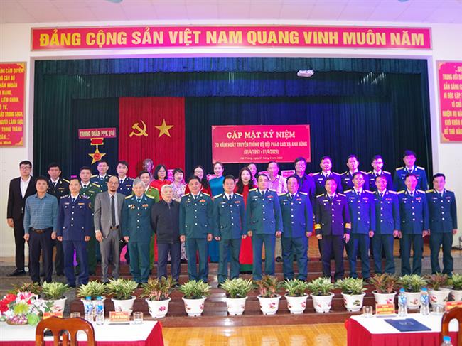 trung-doan-240-gap-mat-ky-niem-70-nam-ngay-truyen-thong-bo-doi-phao-cao-xa