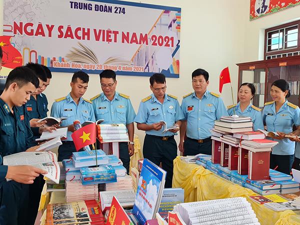 trung-doan-274-to-chuc-chuong-trinh-ngay-sach-viet-nam-lan-thu-viii