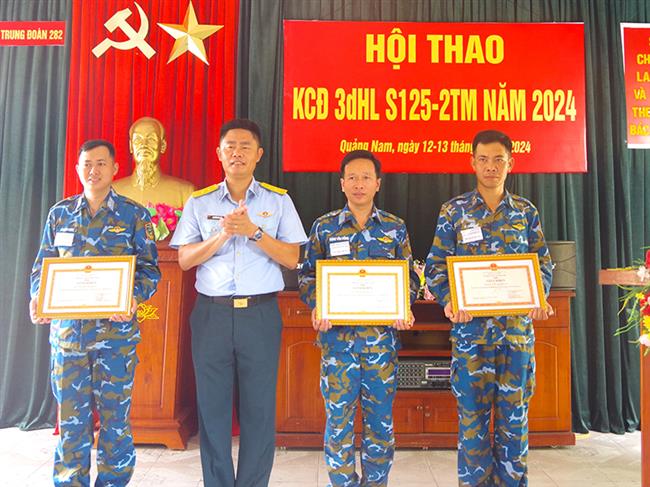 trung-doan-282-to-chuc-hoi-thao-kip-chien-dau-tieu-doan-hoa-luc-ten-lua-nam-2024