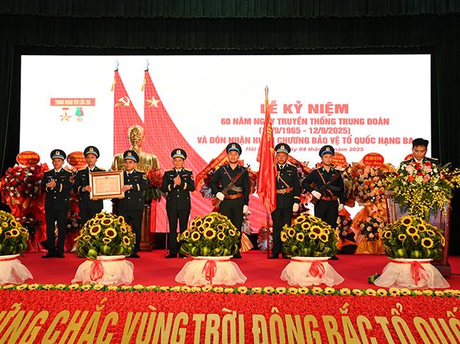trung-doan-285-ky-niem-60-nam-ngay-truyen-thong-va-don-nhan-huan-chuong-bao-ve-to-quoc-hang-ba