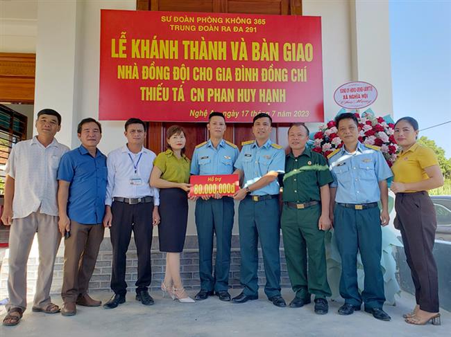 trung-doan-291-ban-giao-“nha-dong-doi”-tang-gia-dinh-thieu-ta-qncn-phan-huy-hanh
