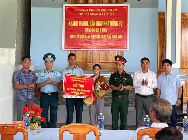 trung-doan-292-khanh-thanh-va-ban-giao-“nha-dong-doi”-tang-gia-dinh-quan-nhan-co-hoan-canh-kho-khan