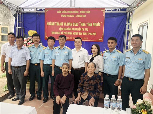 trung-doan-293-trao-tang-“nha-tinh-nghia”-cho-gia-dinh-chinh-sach