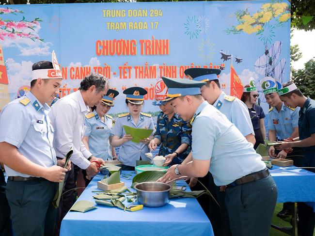 trung-doan-294-to-chuc-chuong-trinh-“xuan-canh-troi-tet-tham-tinh-quan-dan”-va-phat-dong-“tet-trong-cay-doi-doi-nho-on-bac-ho”-nam-2026