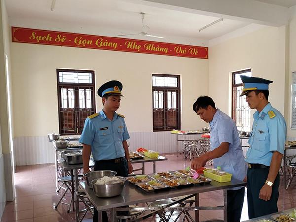 trung-doan-591-bao-dam-tot-hau-can-cho-huan-luyen-chien-si-moi