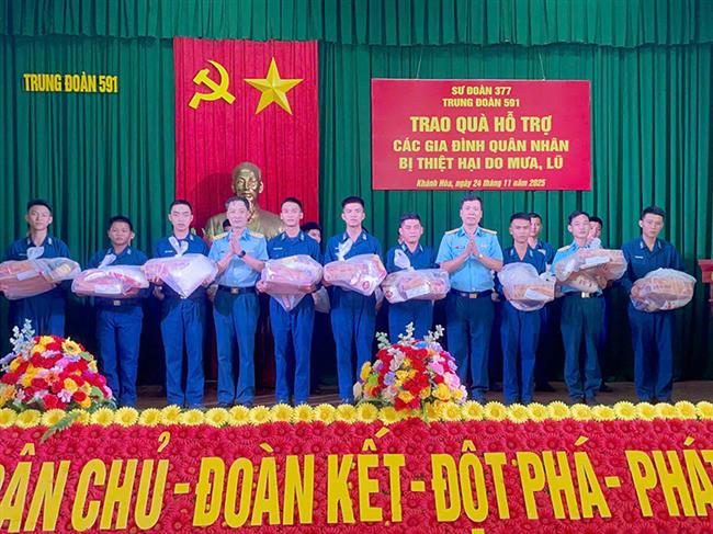 trung-doan-591-chung-tay-ho-tro-gia-dinh-quan-nhan-vuot-qua-mua-lu