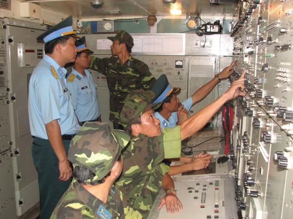 trung-doan-64-su-doan-361-bao-dam-thong-tin-lien-lac-cho-to-hop-ten-lua-s-300pmu1