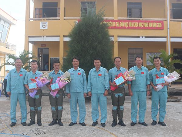 trung-doan-910-to-chuc-tha-bay-don-cho-hoc-vien-dot-1-nam-2020