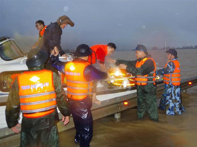 trung-doan-910-truong-si-quan-khong-quan-trien-khai-cong-tac-tim-kiem-cuu-nan-nguoi-dan-vung-lu