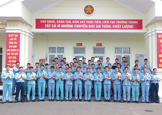 trung-doan-915-hoan-thanh-tot-nhiem-vu-tha-bay-don-cho-hoc-vien-khoa-47