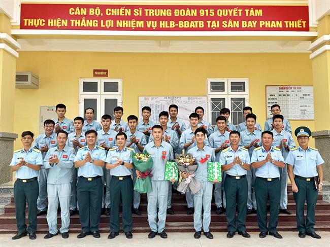 trung-doan-915-to-chuc-thanh-cong-ban-bay-tha-don-cho-hoc-vien-phi-cong