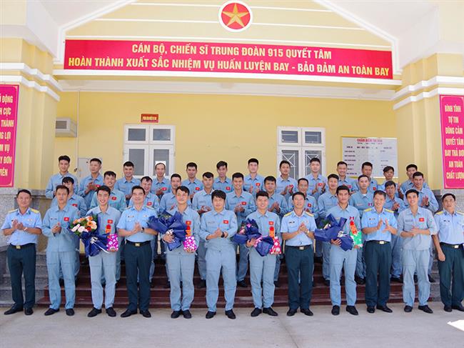 trung-doan-915-truong-si-quan-khong-quan-to-chuc-thanh-cong-cac-ban-bay-tha-don-cho-hoc-vien-phi-cong